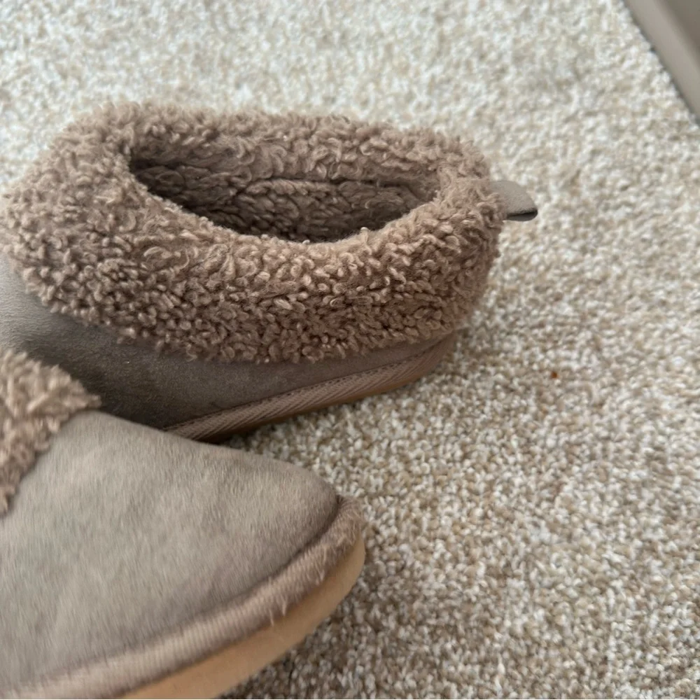 Old Navy Kids Size 7 Brown Sherpa Lined Slippers Cozy Suede House Shoes